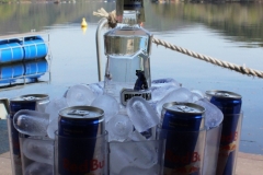 BAR loď vodka redbull